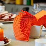 how to put napkins in a glass