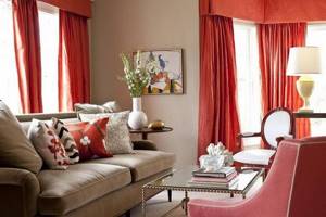 Красные шторы в интерьерах классического стиля
