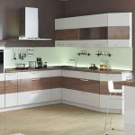 Преимущества и удобство угловых кухонь