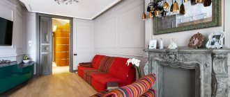 Серый фальш-камин за полосатой спинкой кресла